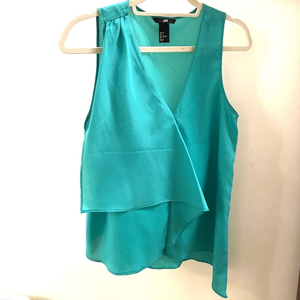 H&M Sleeveless Shirt in Green Size 6